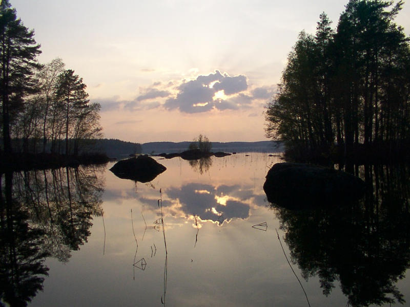 Sonne Wolke und See