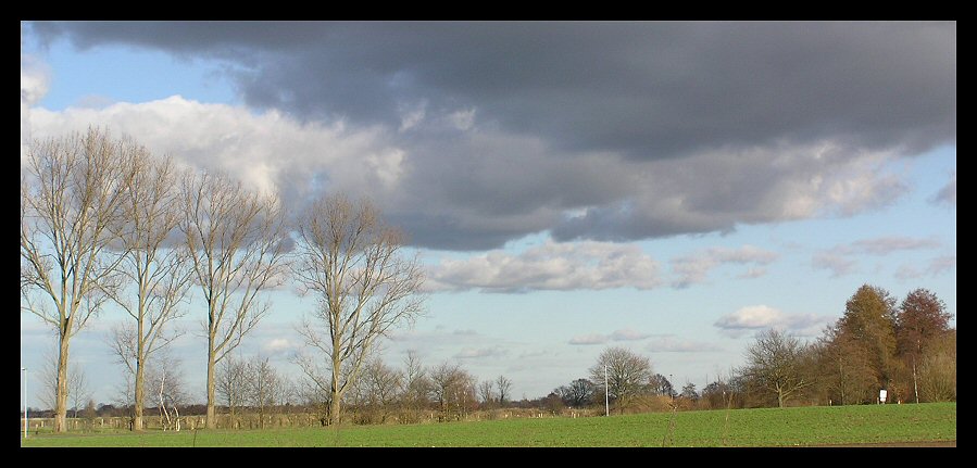 - Sonne, Wolken, ein schöner Tag im Februar