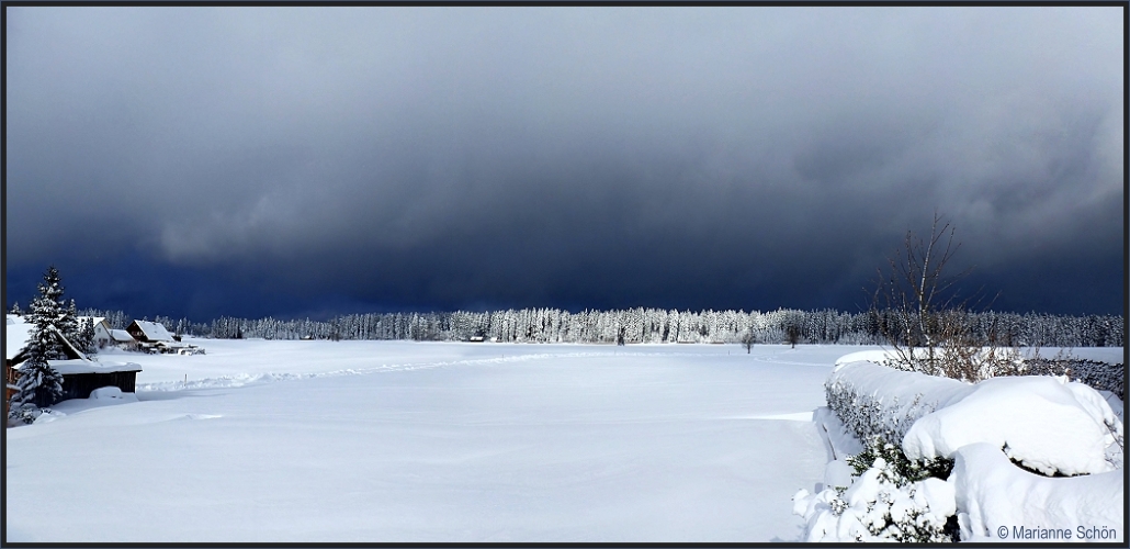 Sonne-Wolken-Schnee und Schatten..