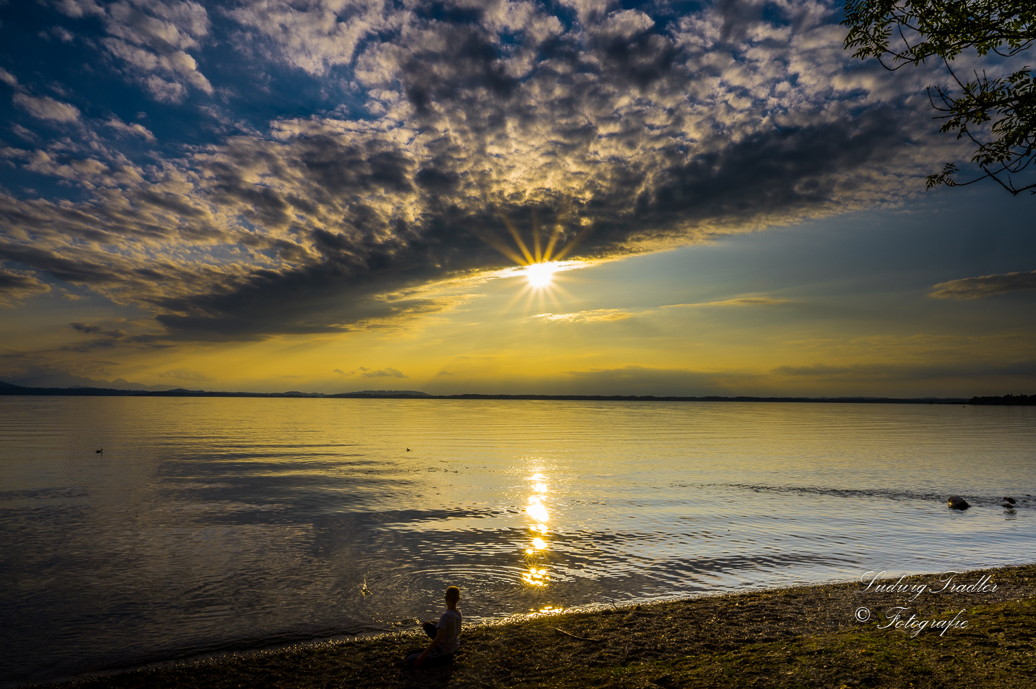 Sonne, Wolken, See 