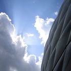 Sonne, Wolken und Arena