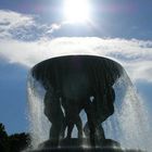 Sonne, Wolken und eine schwere Schüssel voller Wasser