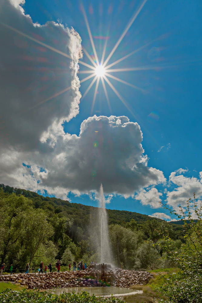 Sonne, Wolken und Geysir ..