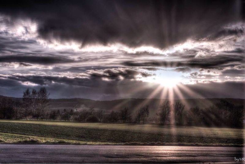 Sonne-Wolkenspiel