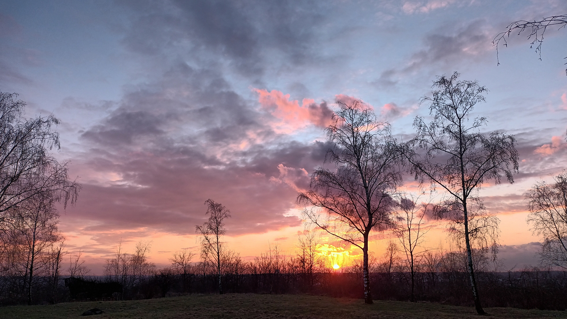 Sonne-Wolkenspiel "mitten im Pott"