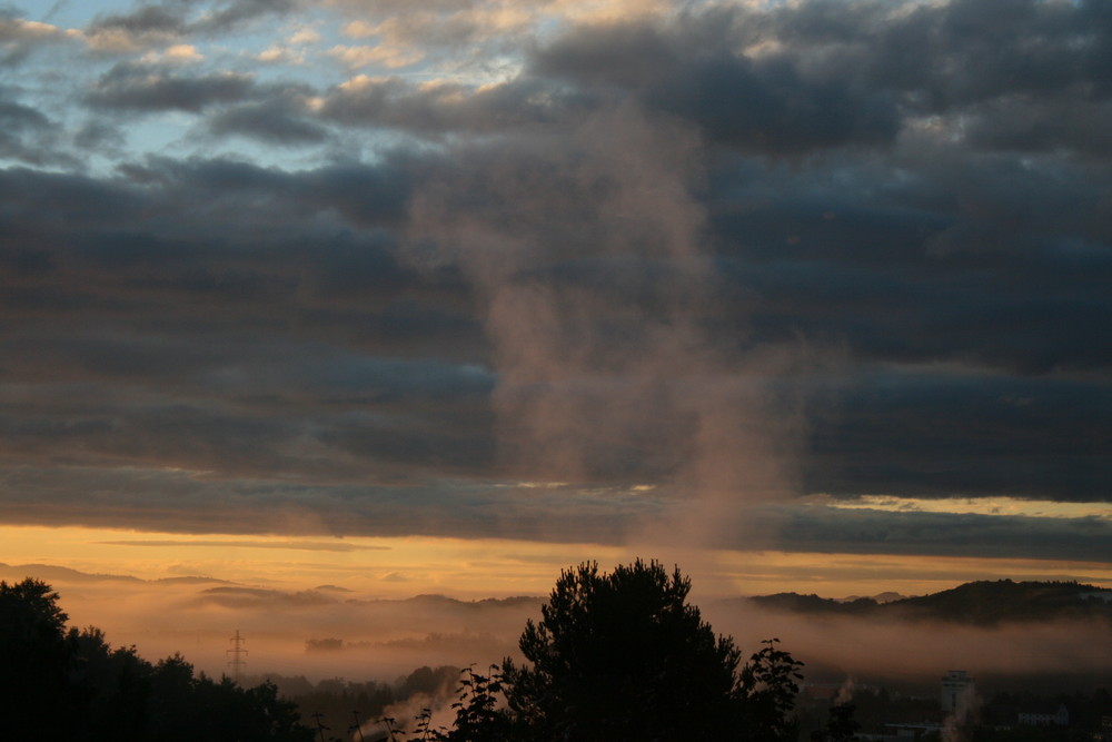 Sonneaufgang im Nebel