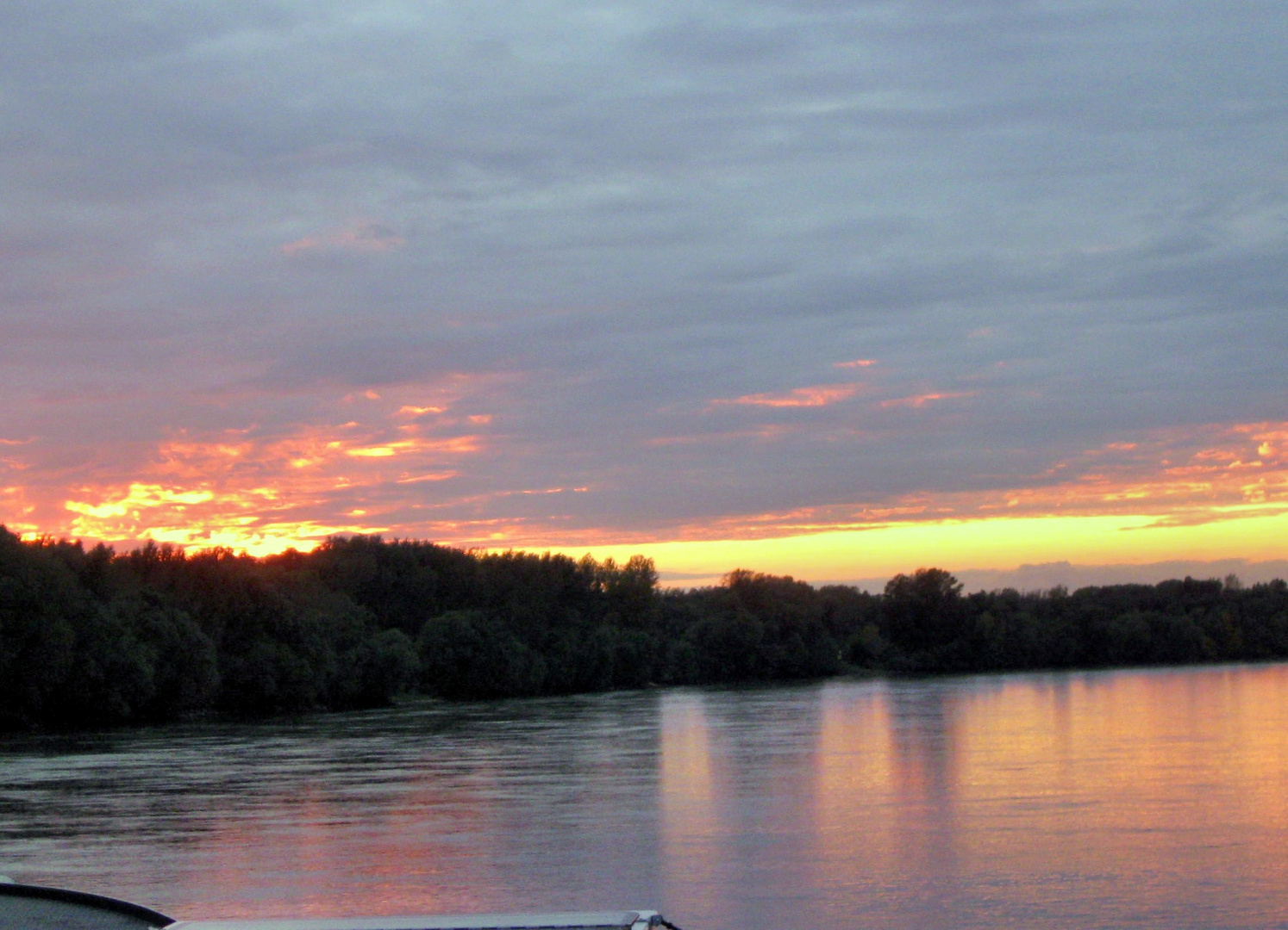 Sonneaufgang über der Donau .......