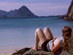 Sonnebaden auf den Lofoten