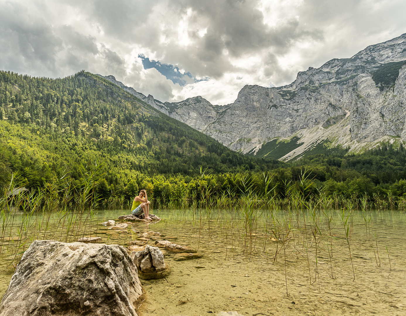 Sonnen im Bergsee