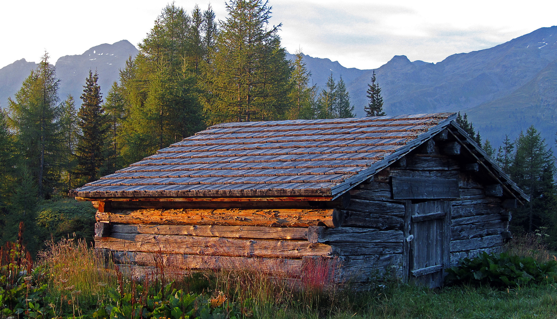 Sonnen- und Schattenseite Foto & Bild | landschaft, berge, hütten u