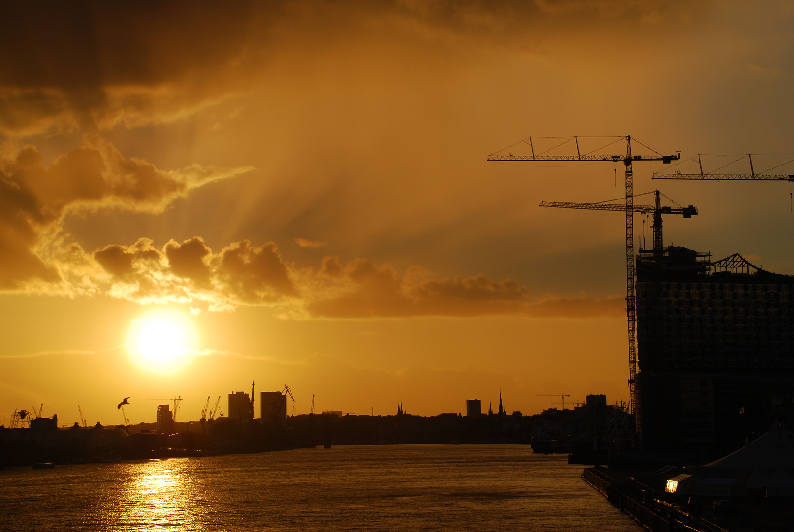 Sonnen untergang am Hafen