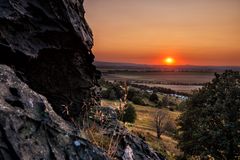 Sonnen untergang hinter dem Gegenstein