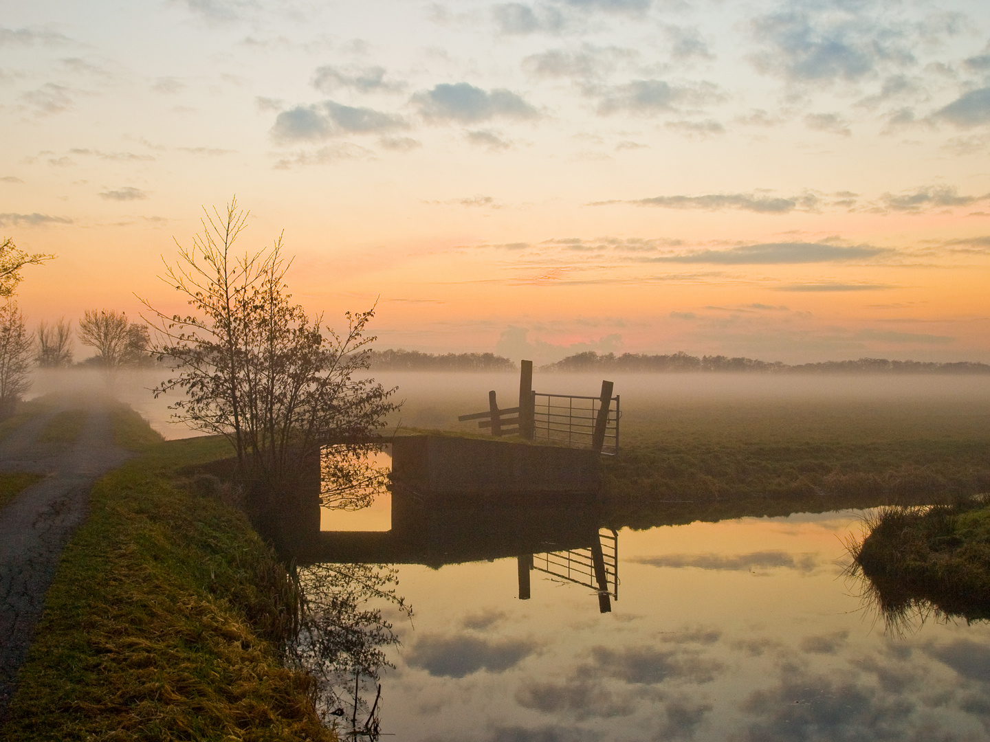 Sonnen untergang uber polder Middelblok