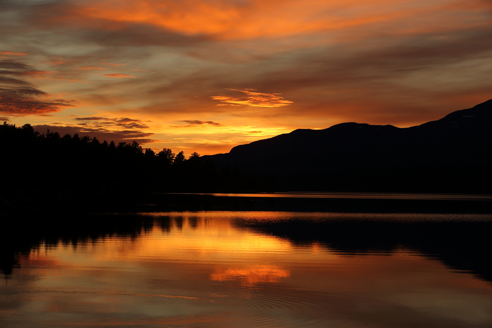 Sonnenauf-/untergang Langsjøen, Norwegen