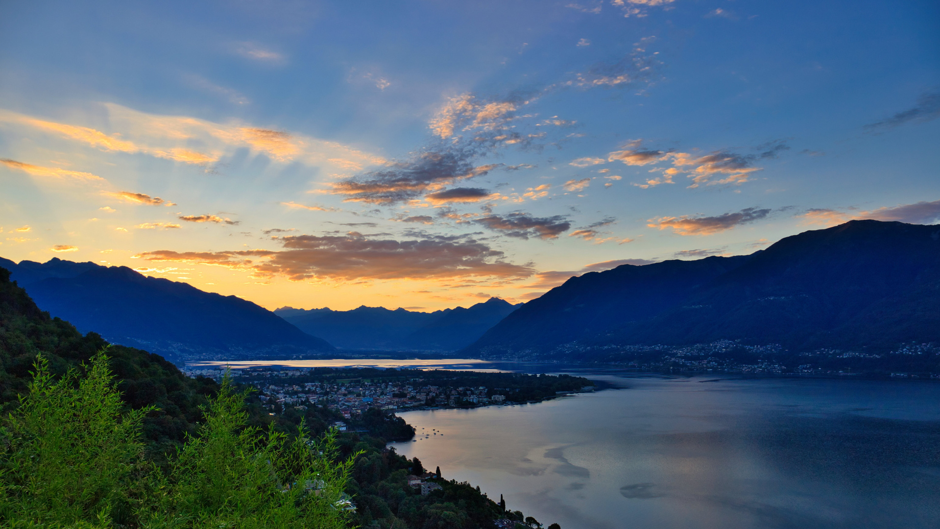 Sonnenaufgang am 1. August über Ascona
