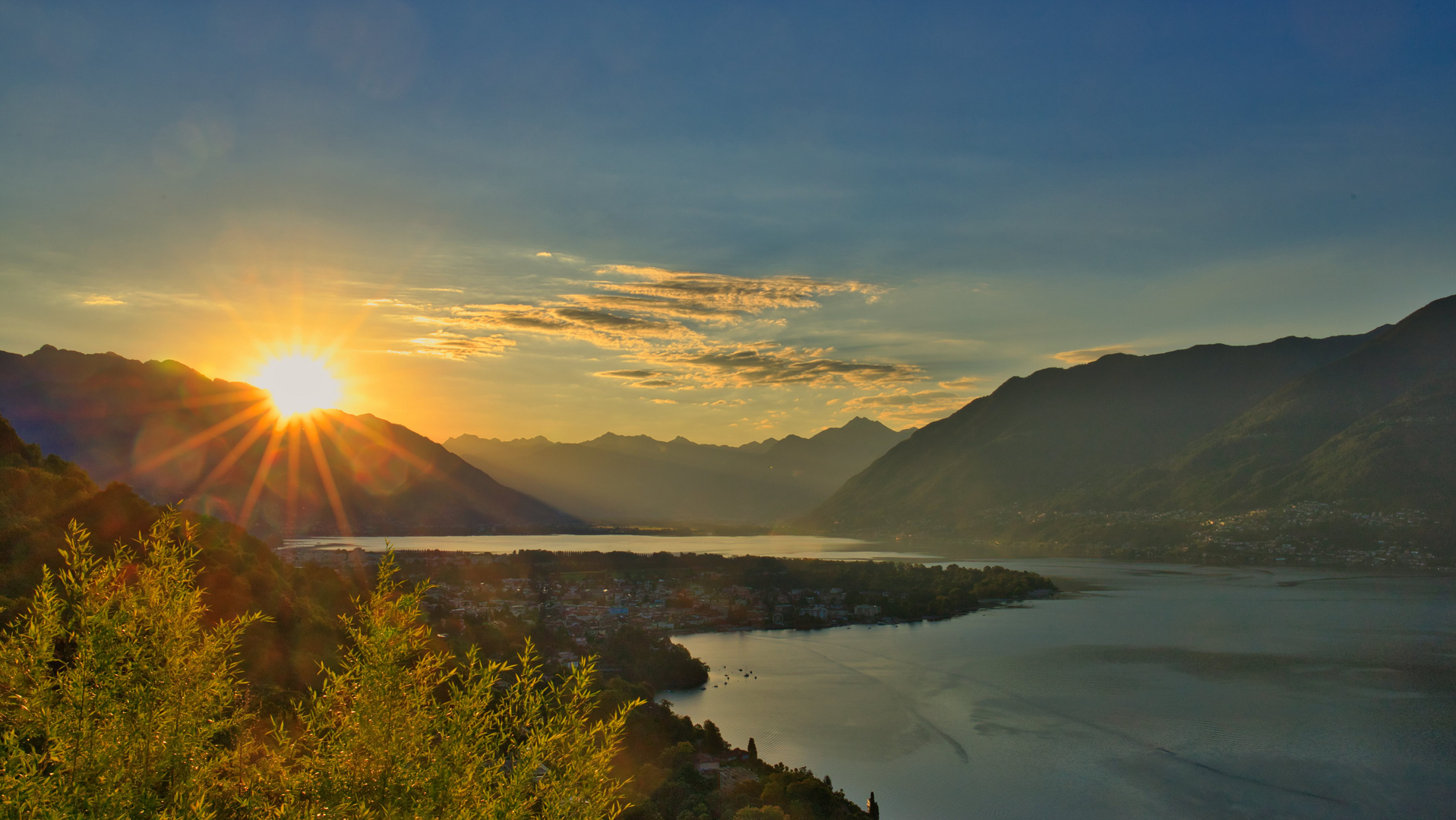 Sonnenaufgang am 1. August über Ascona