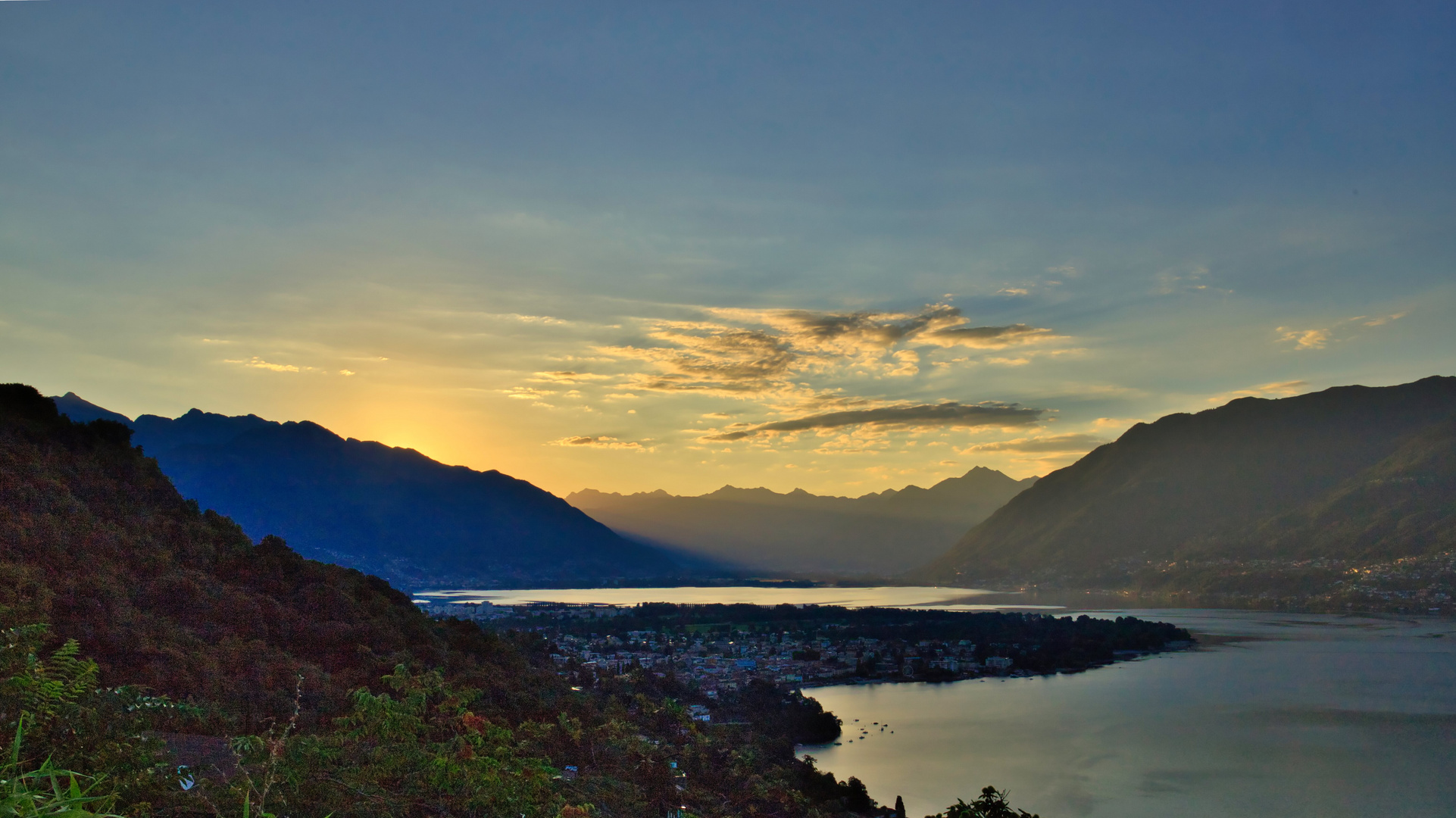 Sonnenaufgang am 1. August über Ascona