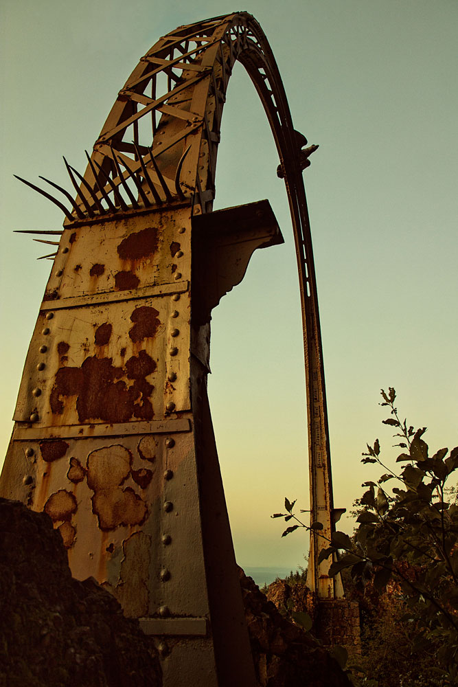 Sonnenaufgang am Adlerbogen auf dem Donnersberg