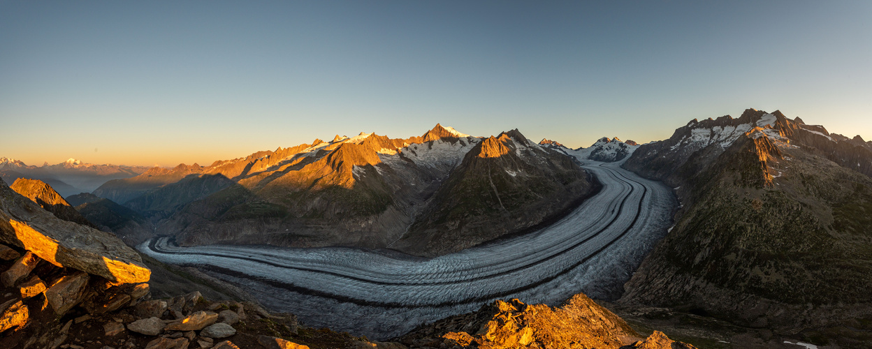 Sonnenaufgang am Aletschgletscher