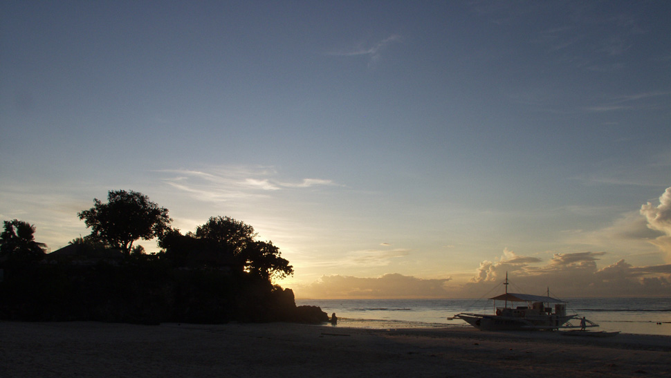 Sonnenaufgang am Alona Beach