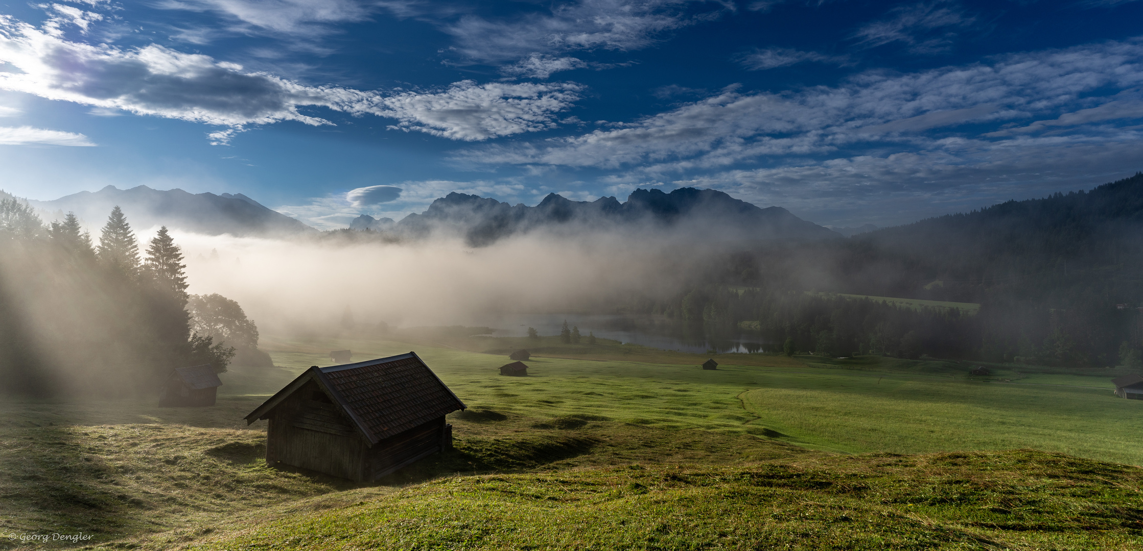 Sonnenaufgang am Alpenrand