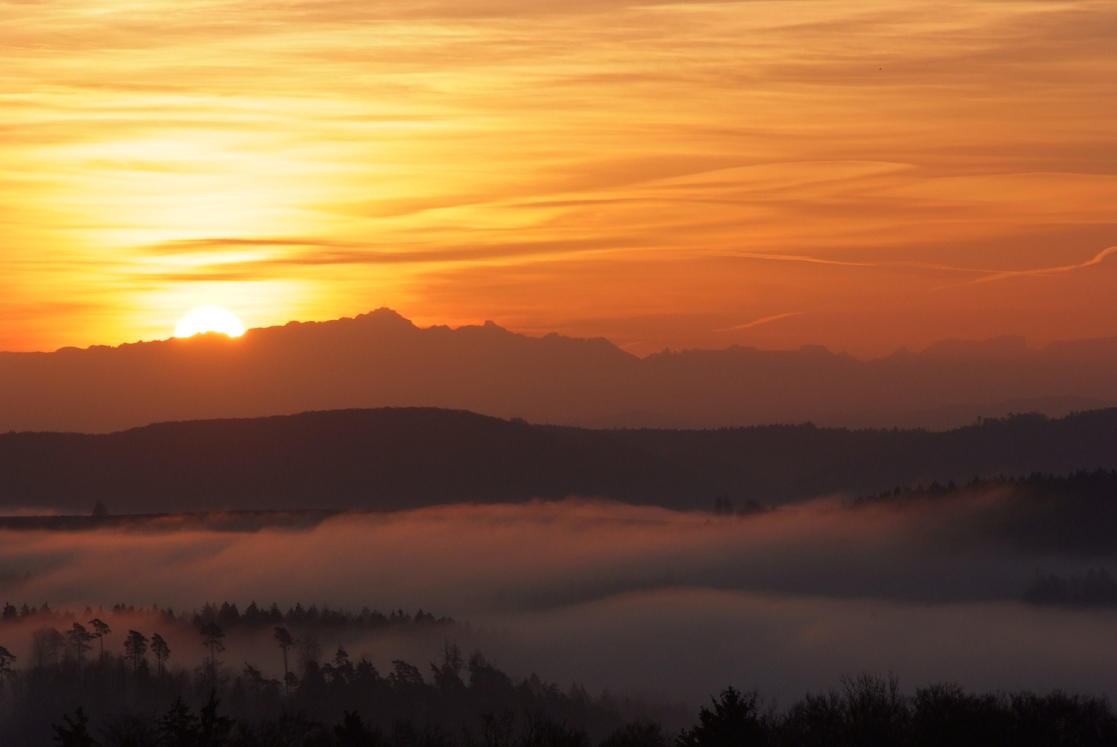 Sonnenaufgang am Alpenrand