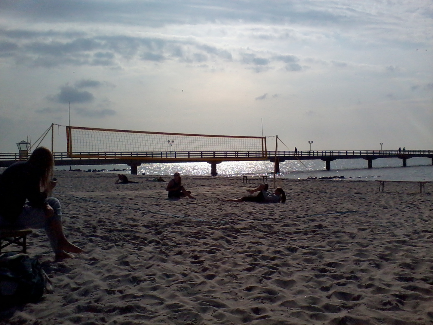 Sonnenaufgang am Beachvolleyballfeld