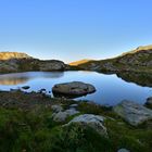 Sonnenaufgang am Bergsee