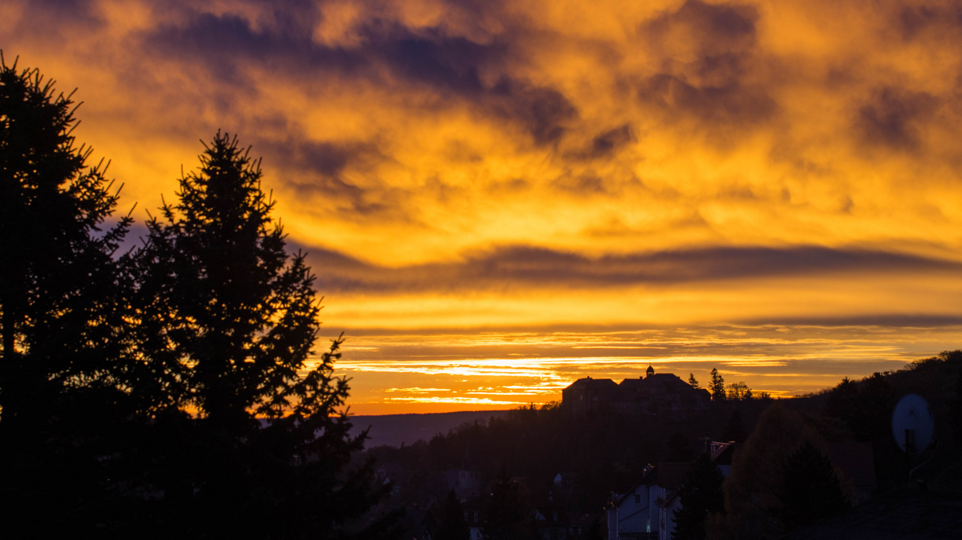 Sonnenaufgang am Blankenburger Schloss