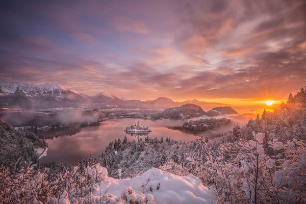 Sonnenaufgang am Bleder See (Slowenien)