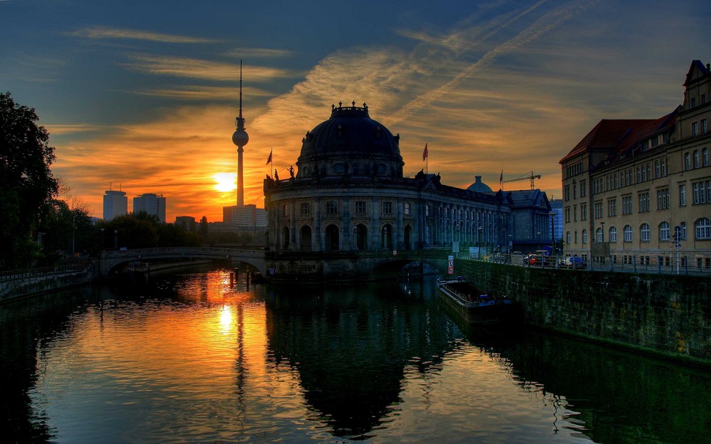 Sonnenaufgang am Bodemuseum