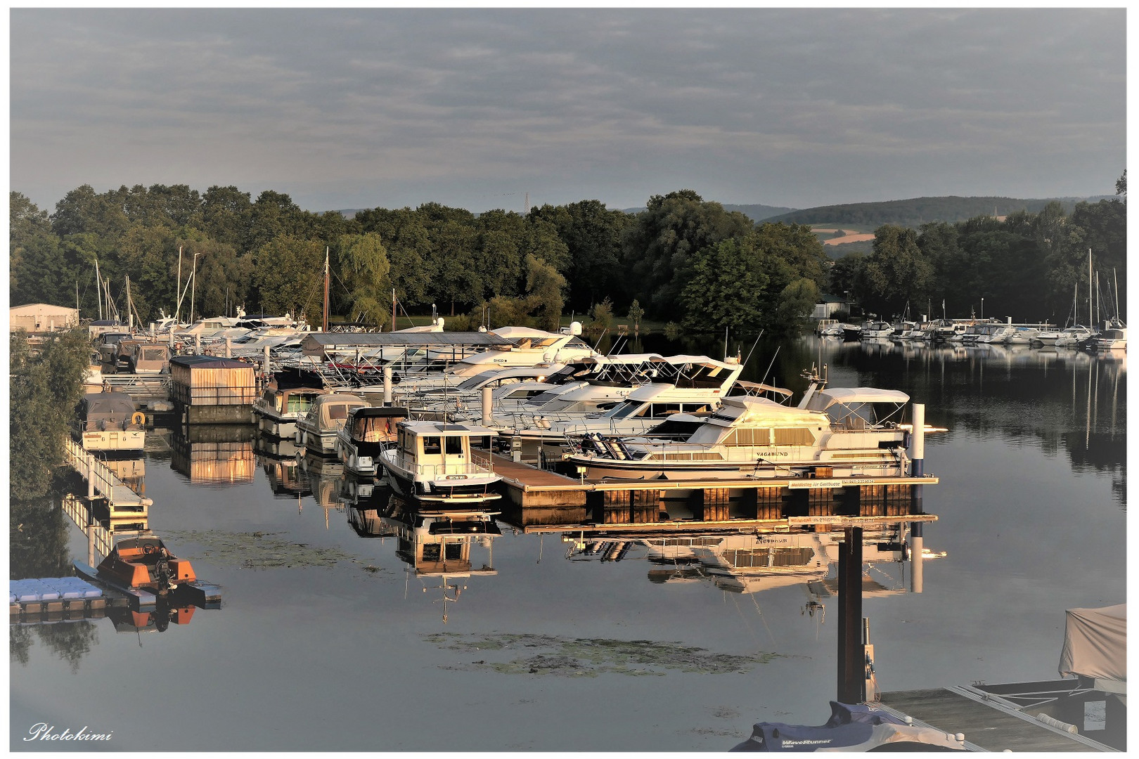 Sonnenaufgang am Bootshafen