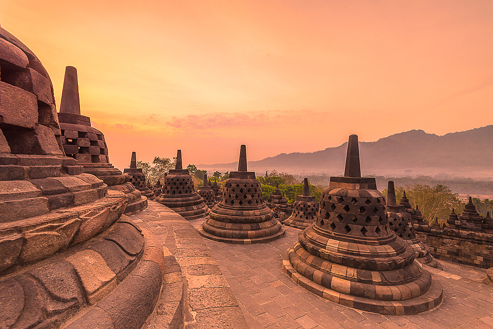 Sonnenaufgang am Borobudur