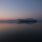 Sonnenaufgang am Chiemsee mit Fraueninsel