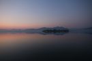 Sonnenaufgang am Chiemsee mit Fraueninsel von TomDu