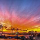 Sonnenaufgang am Containerterminal