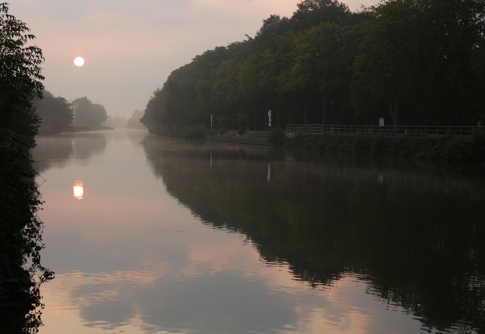 Sonnenaufgang am Datteln-Hamm-Kanal in Hamm