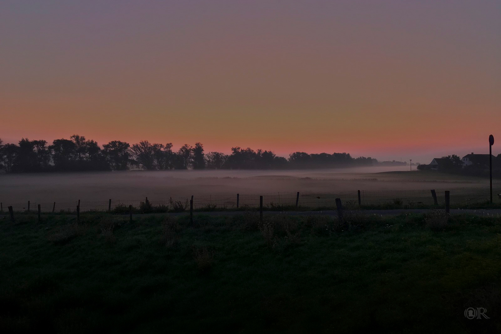 Sonnenaufgang am Deich