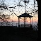 Sonnenaufgang am Dettweiler Tempel in Königstein