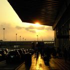 Sonnenaufgang am Flughafen von Barcelona