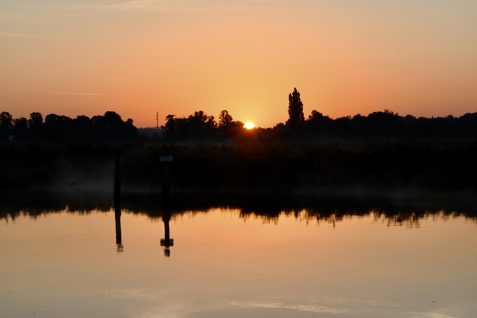 Sonnenaufgang am Fluß