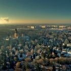 Sonnenaufgang am frühen Morgen nach eiskalter Winternacht über Leipzig-SüdWest