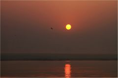 Sonnenaufgang am Ganges in Varanasi