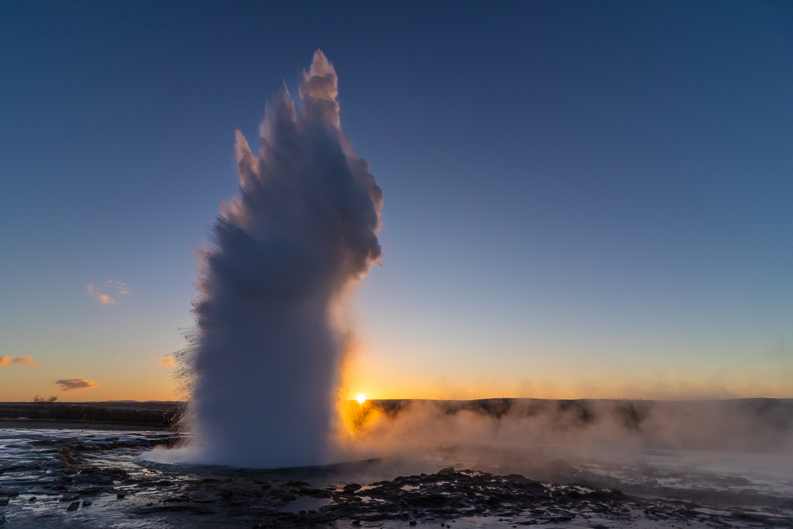 Sonnenaufgang am Geysir