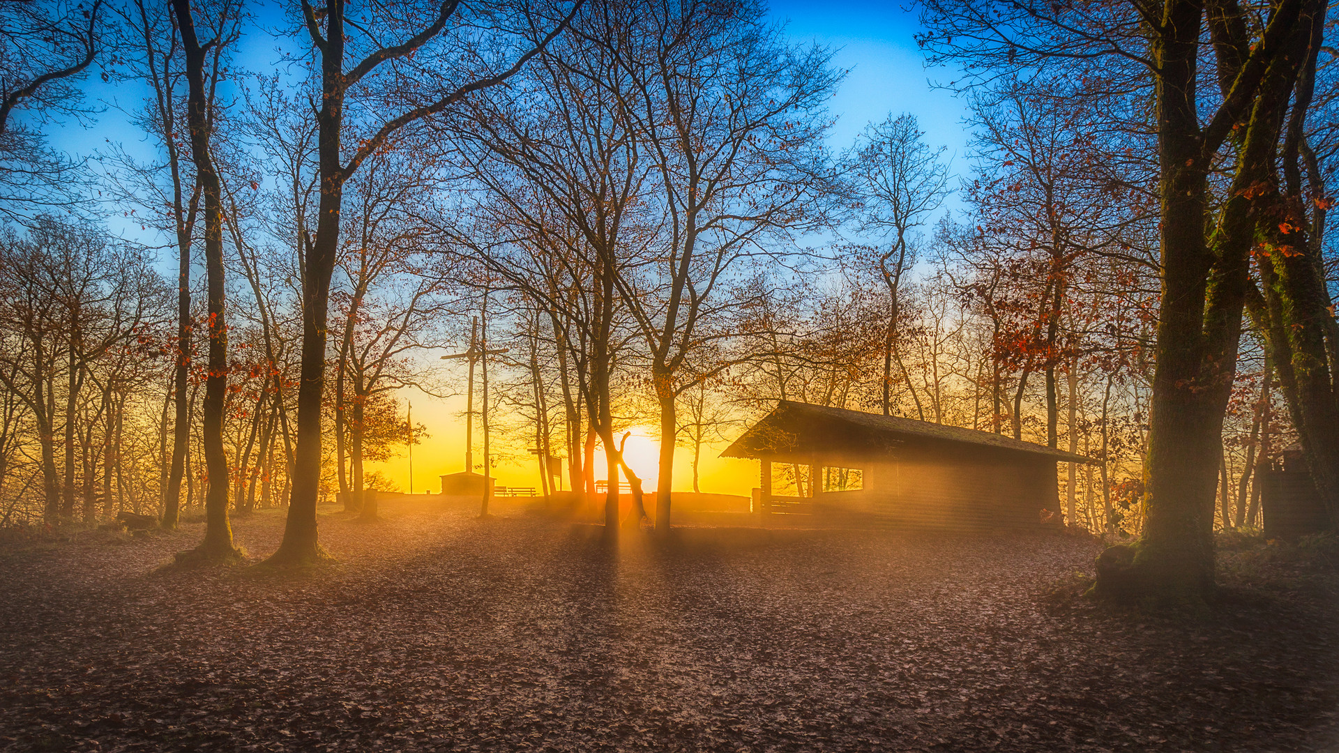 Sonnenaufgang am Gipfelkreuz