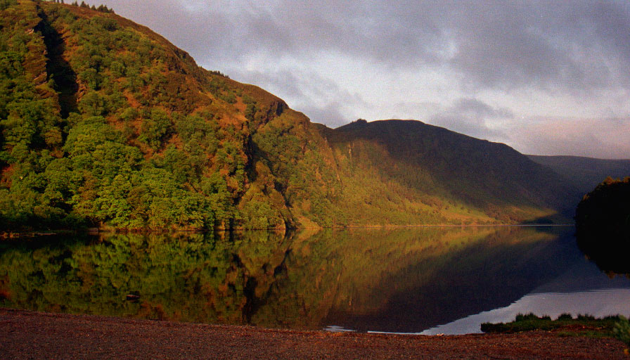 Sonnenaufgang am Glendalough-See