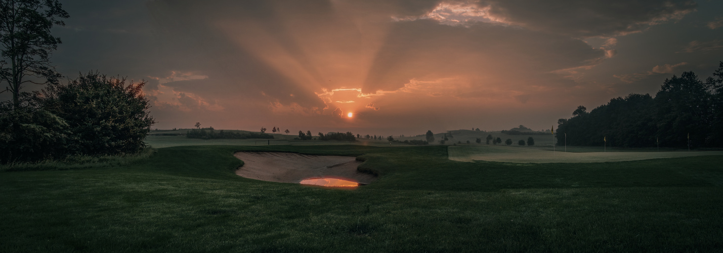 Sonnenaufgang am Golfplatz Praforst