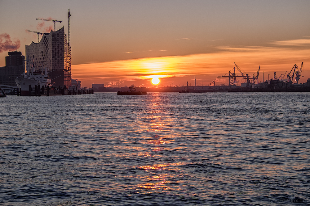 Sonnenaufgang am Hafen 060215