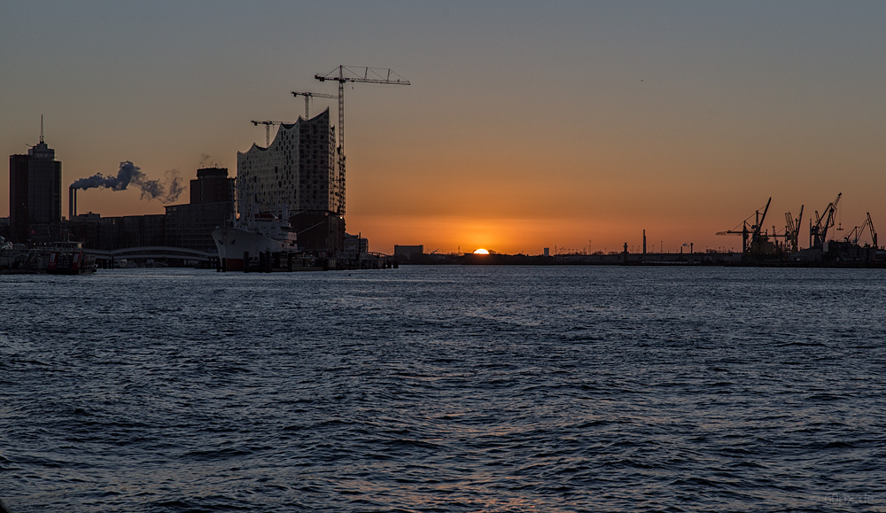 Sonnenaufgang am Hafen 080215 II