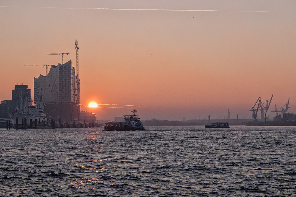 Sonnenaufgang am Hafen 190215